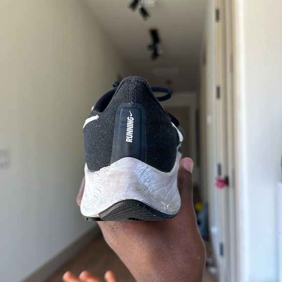 Men’s Nike Pegasus running shoes - Picture 2 of 2